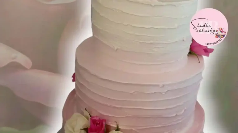 Krasny svatebni dort ruzove bily kremovy 770x433