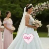 Krása bílých šatů na svatbu